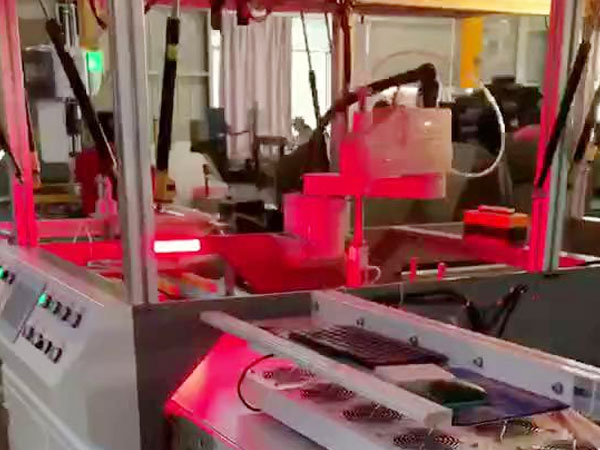 德高機（jī）械生產禮品盒